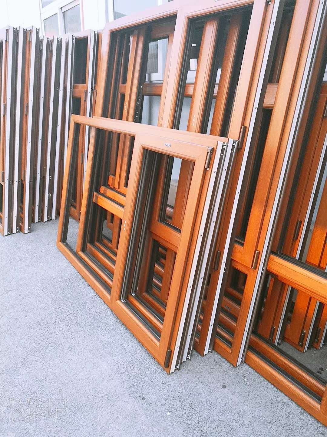鞍山市天乙门窗工业有限公司向丹东客户发货(图1)